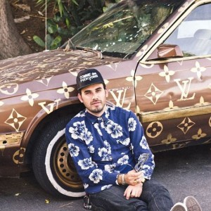 Masina cu vopsea Louis Vuitton